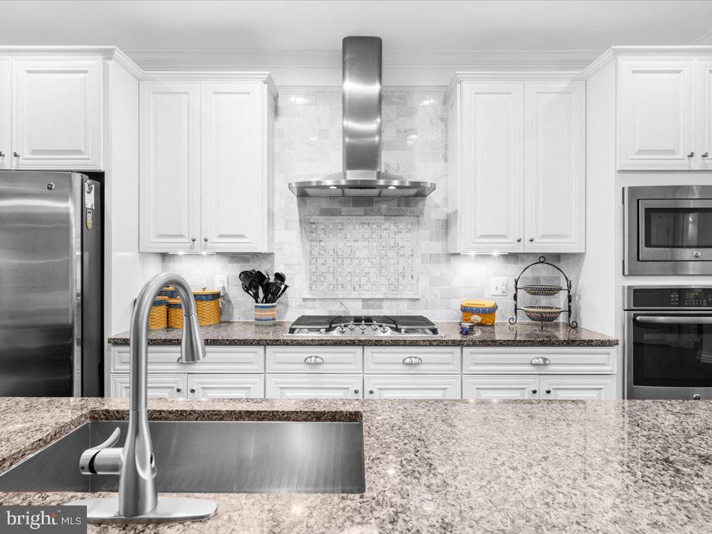 7822 Patterson Way Hanover, MD 21076 - Photo 9 of 35 SS Appliances!