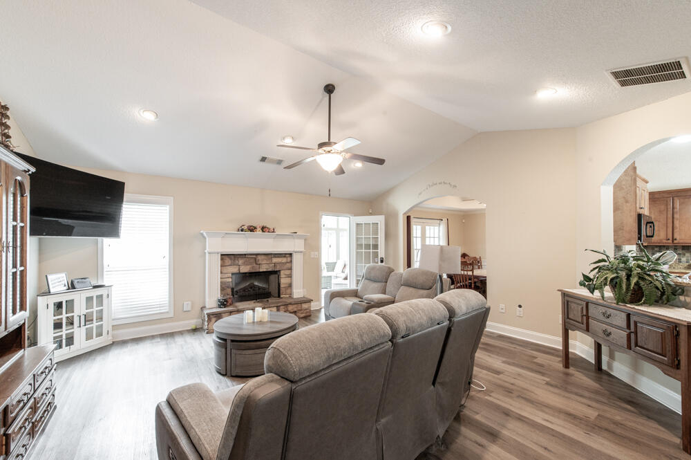 Spacious Living Room!