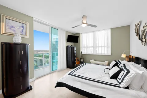 $825,000 | 350 Southeast 2nd Street, Unit 1870, Fort Lauderdale, FL 33301