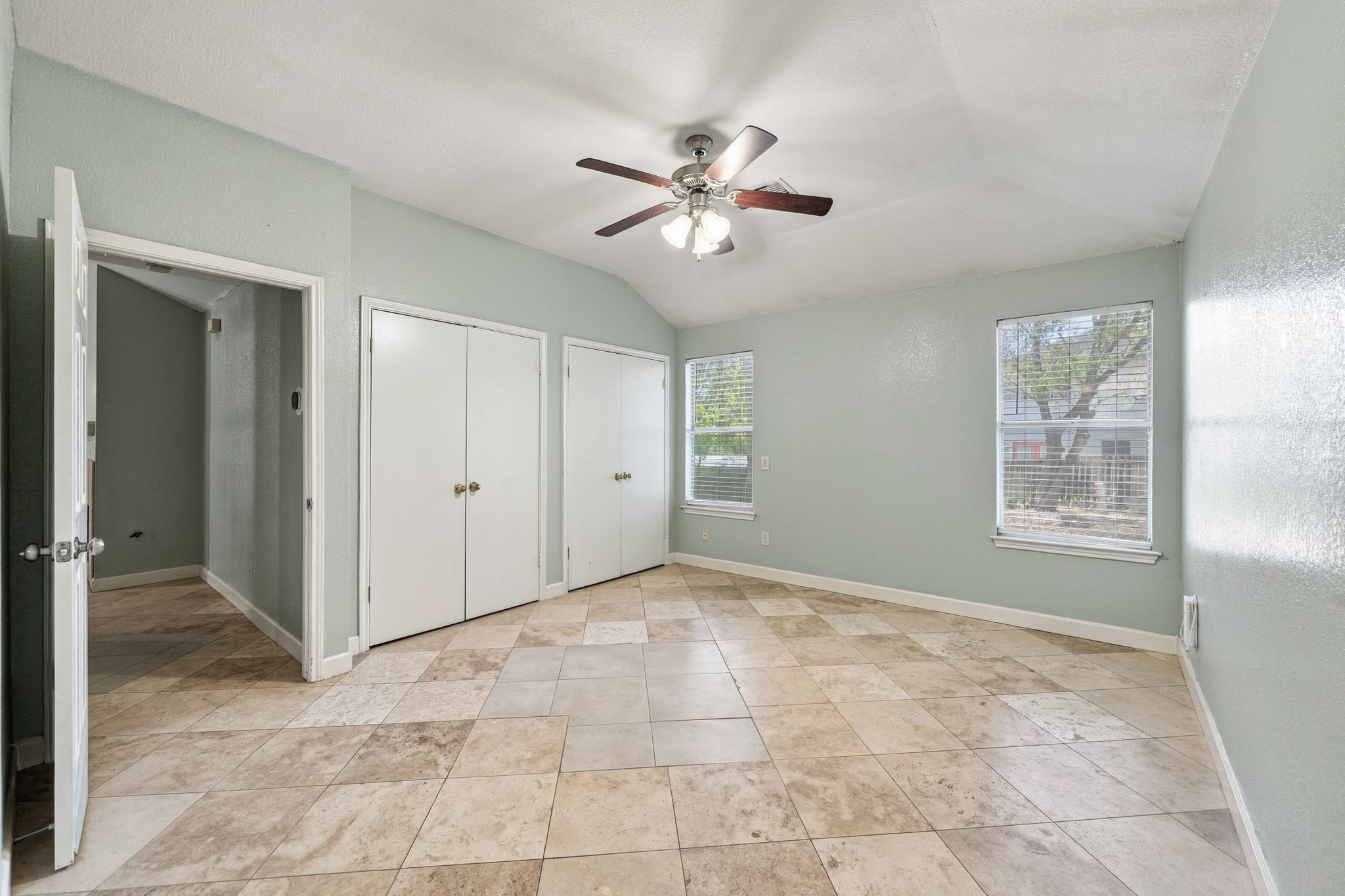 5505 Mesquite Grove Road Austin, TX 78744 - Photo 18 of 36 Gallery Image 18