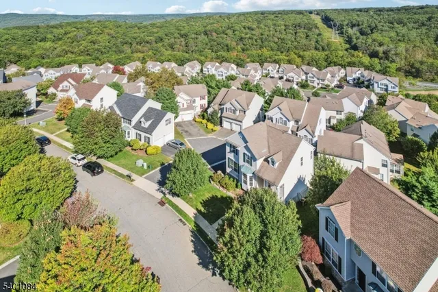 $559,999 | 205 Winding Hill Drive, Hackettstown, NJ 07840