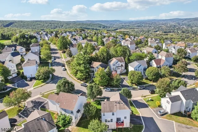 $559,999 | 205 Winding Hill Drive, Hackettstown, NJ 07840