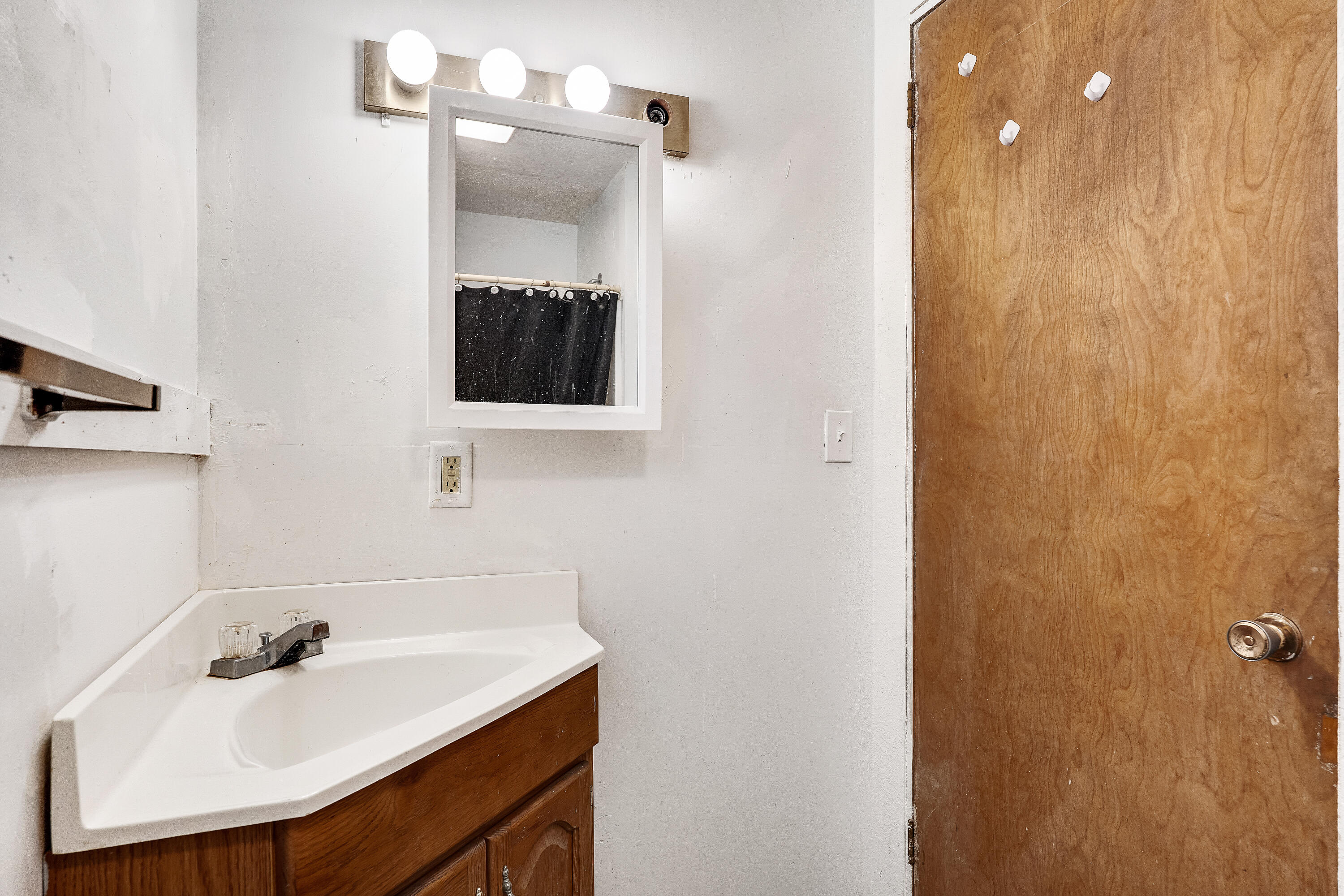 1437 Kane Street La Crosse, WI 54603 - Photo 20 of 27 Bathroom