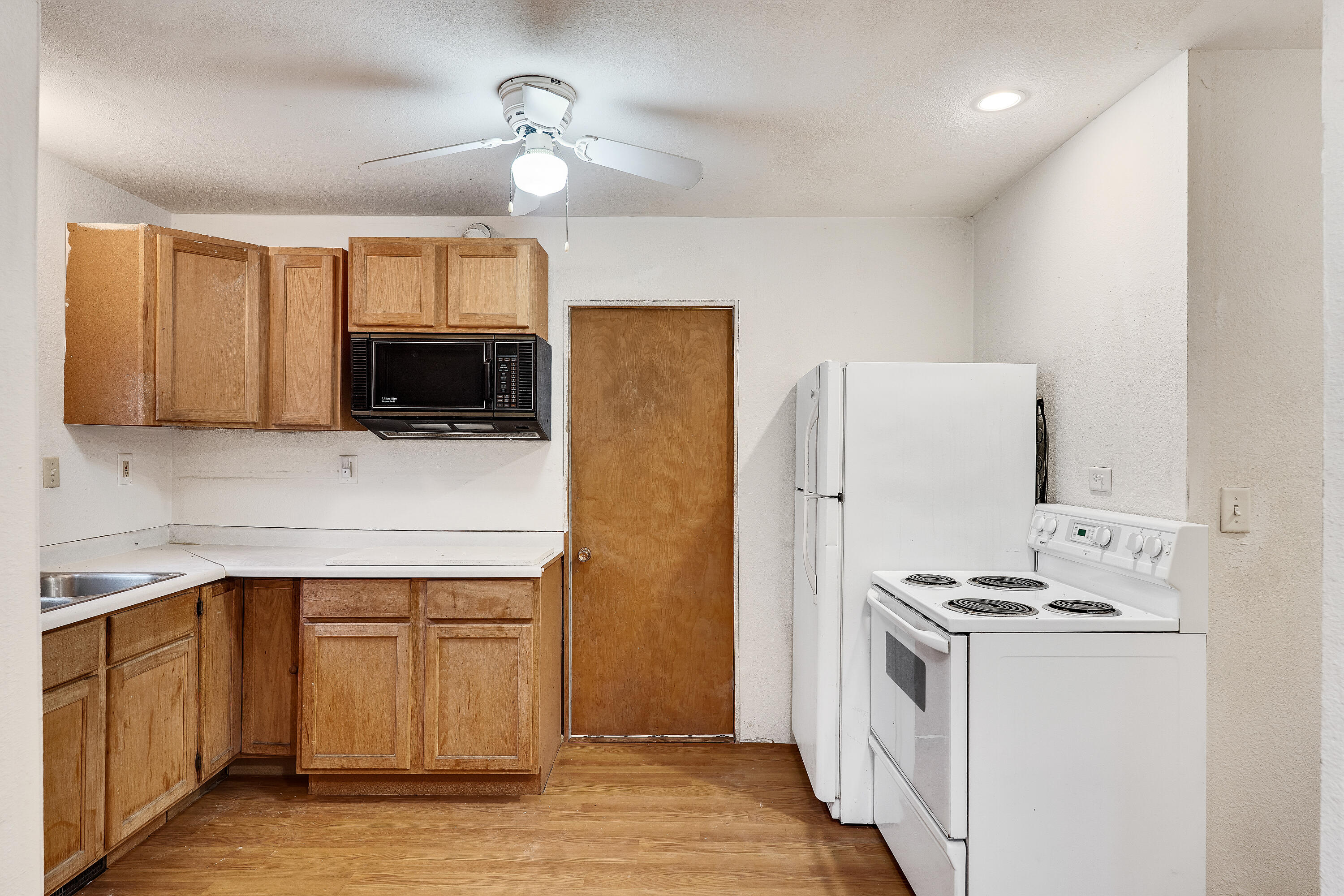 1437 Kane Street La Crosse, WI 54603 - Photo 2 of 27 Kitchen