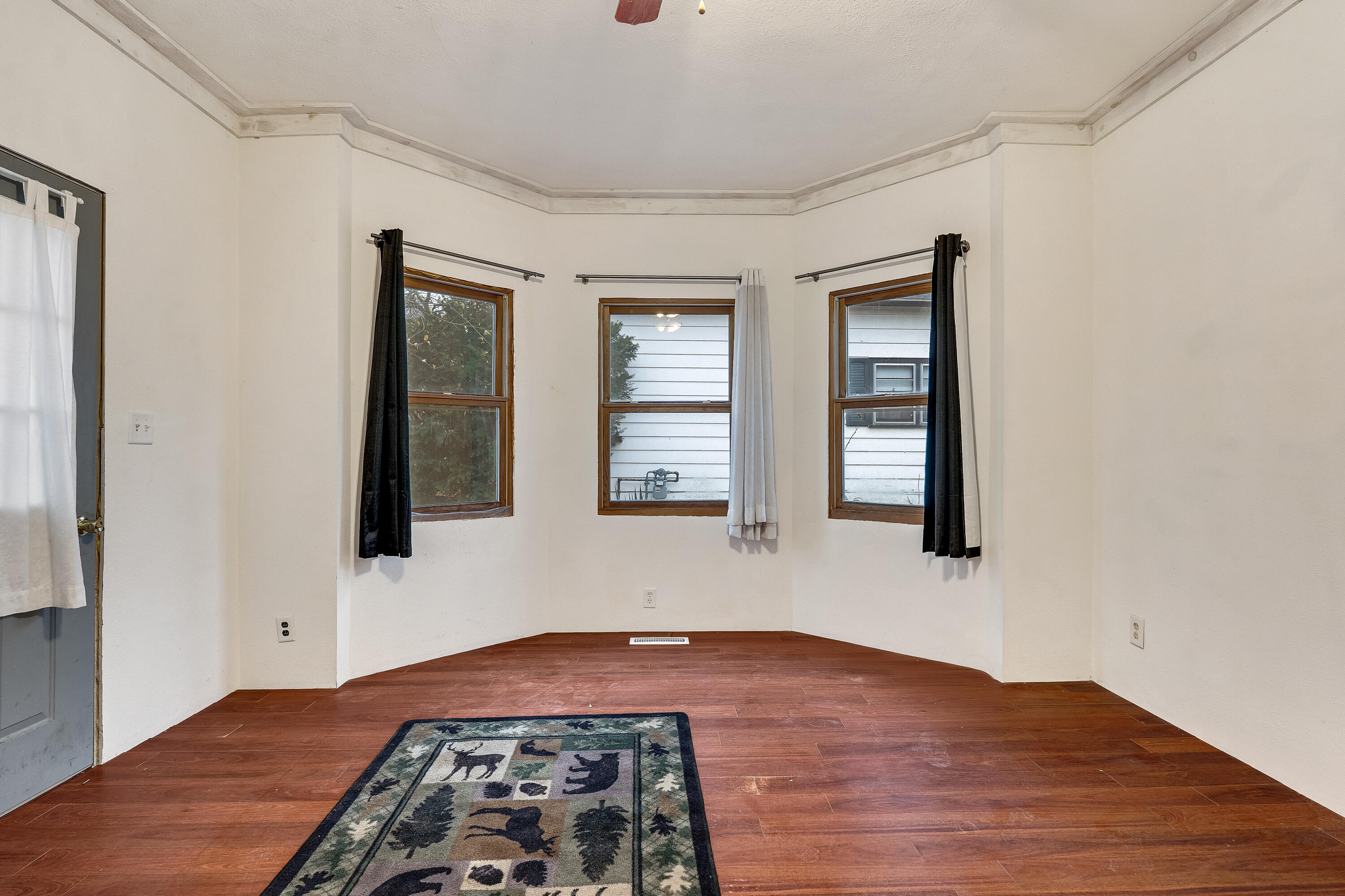 1437 Kane Street La Crosse, WI 54603 - Photo 6 of 27 Living Room