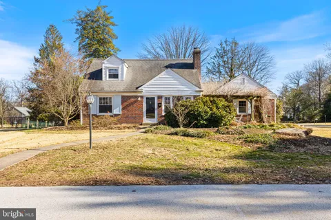 $975,000 | 300 Barry Lane, Wallingford, PA 19086