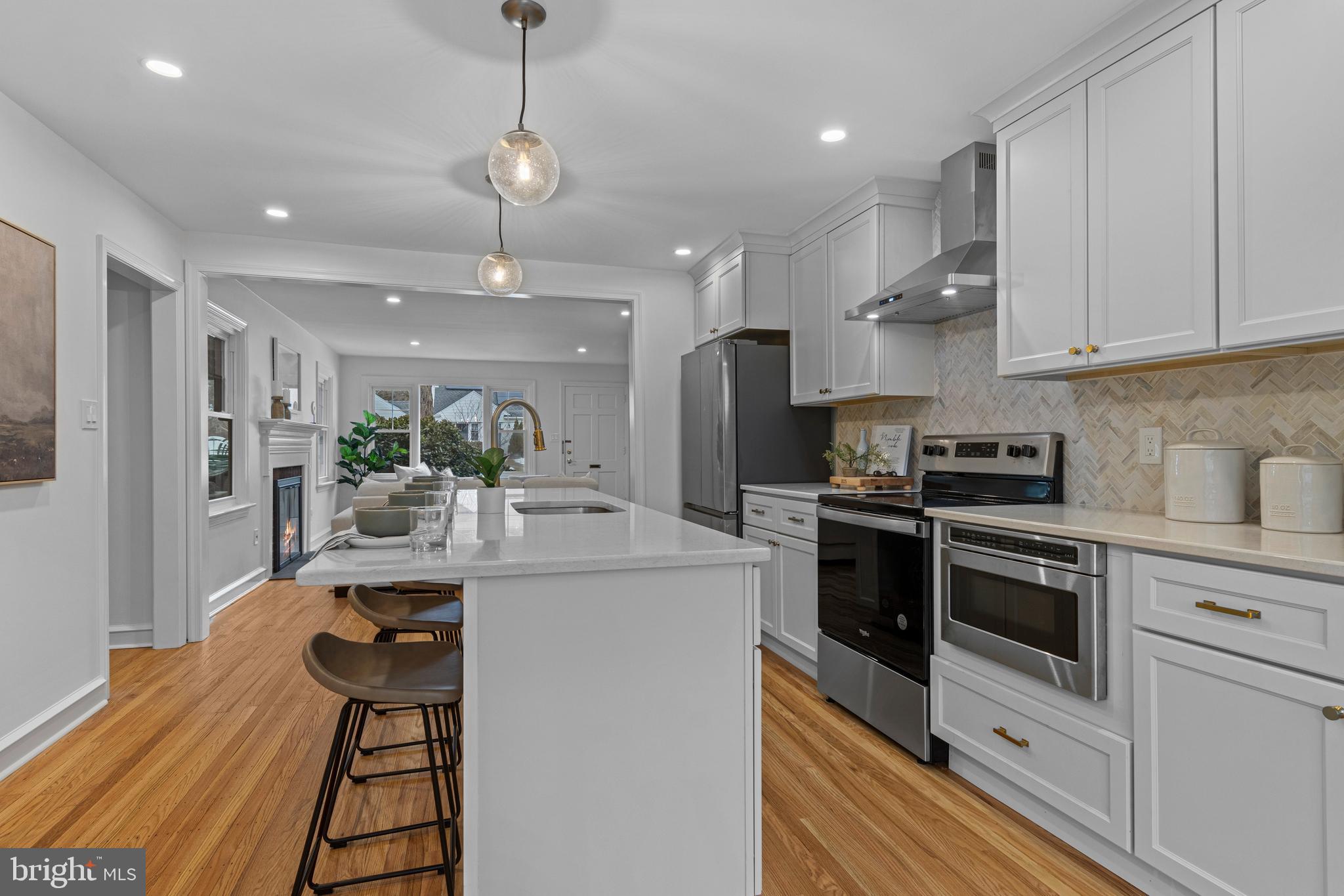 300 Barry Lane Wallingford, PA 19086 - Photo 2 of 52