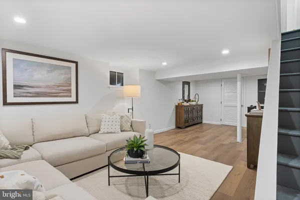 $925,000 | 300 Barry Lane, Wallingford, PA 19086