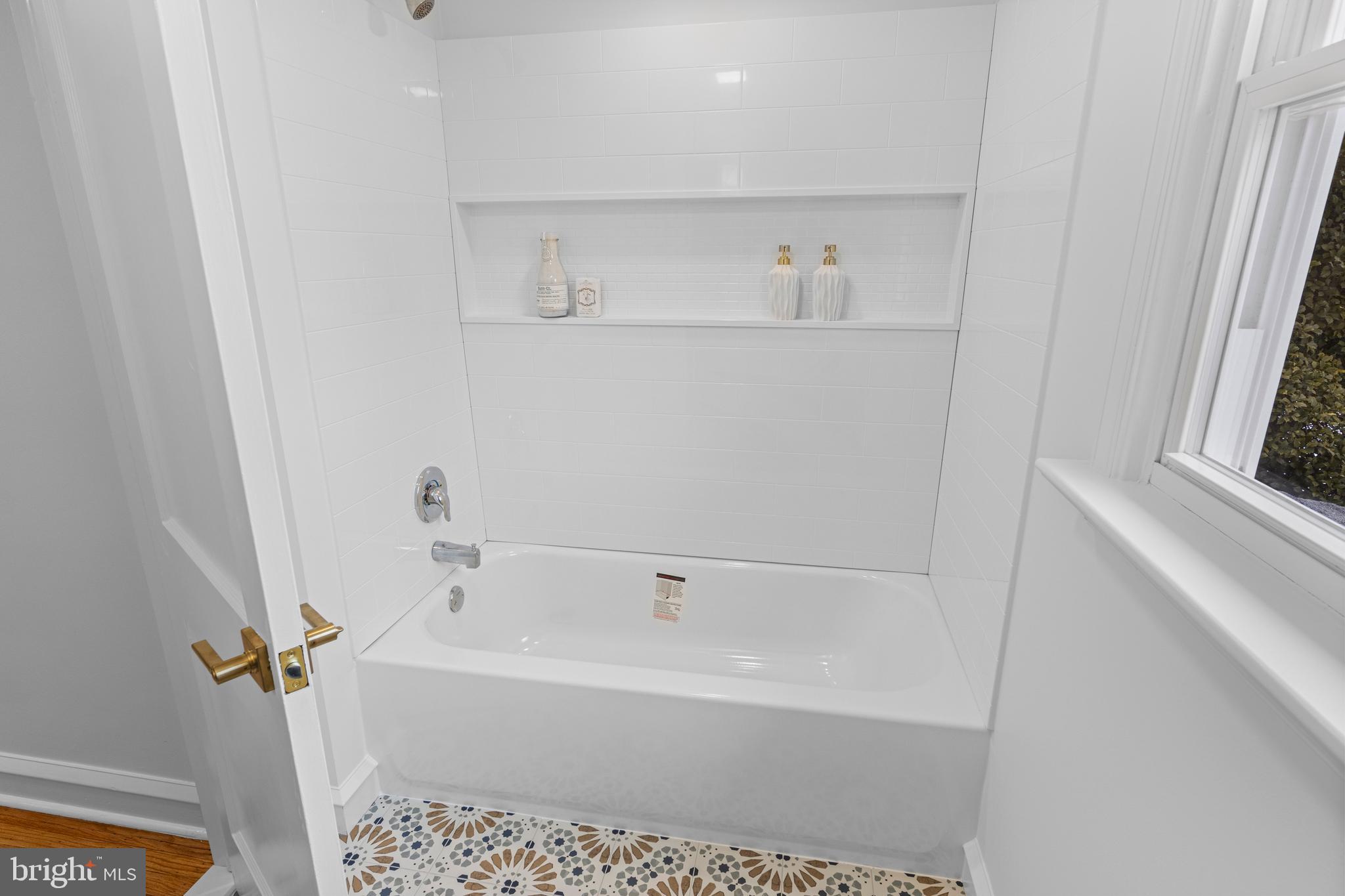 300 Barry Lane Wallingford, PA 19086 - Photo 39 of 52 2nd Floor Hall Full Bath