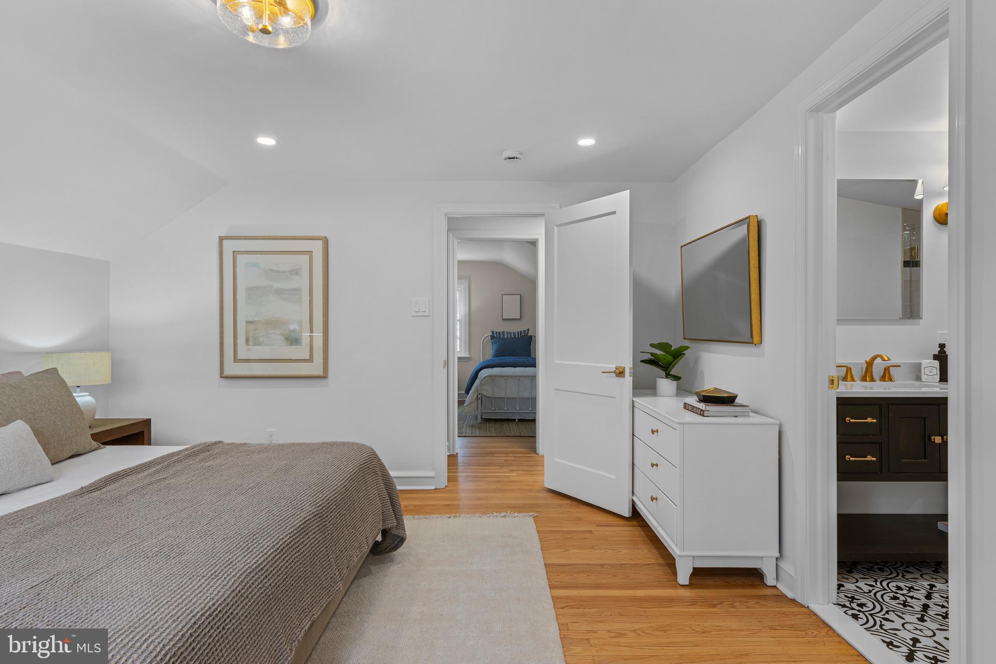 300 Barry Lane Wallingford, PA 19086 - Photo 42 of 52 2nd Floor Primary Suite