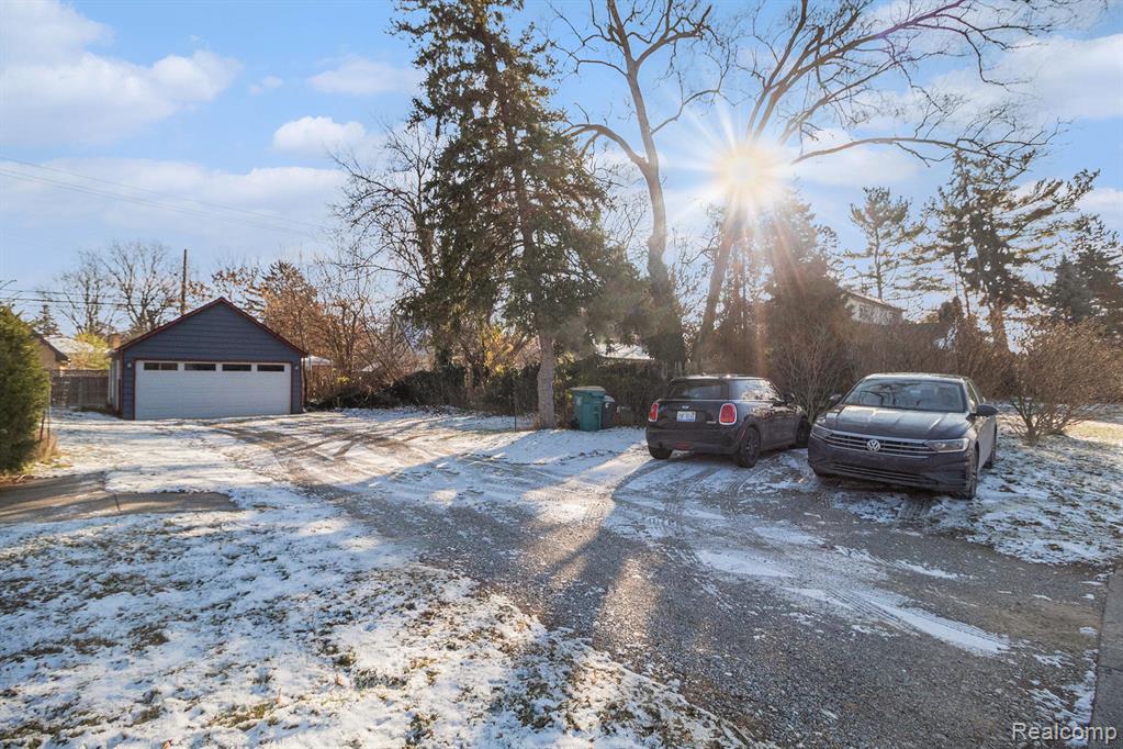 18608 Farmington Road Livonia, MI 48152 - Photo 21 of 27