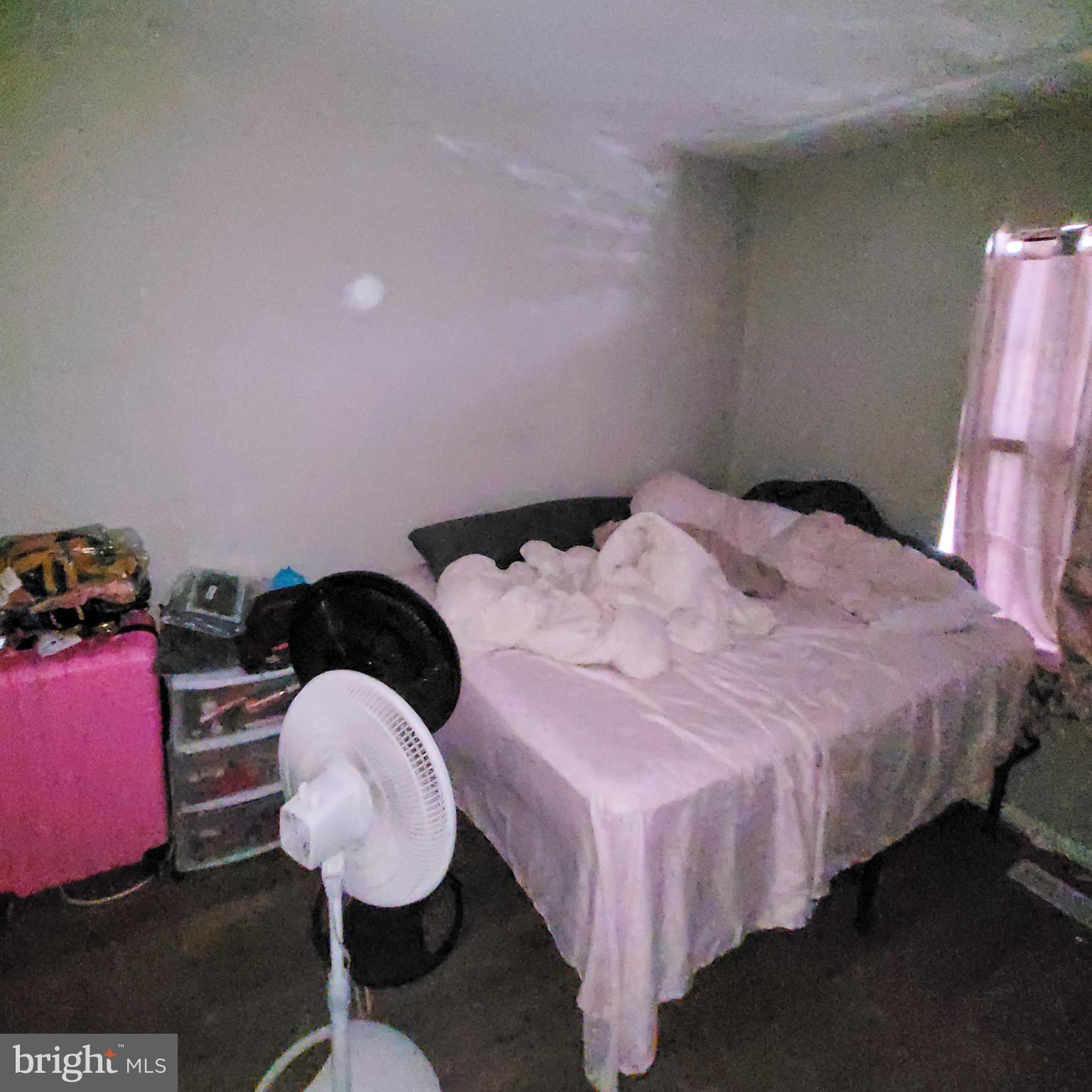 672 Yorkshire Drive Edgewood, MD 21040 - Photo 18 of 35 a bed room with a bed chair and a fish tank