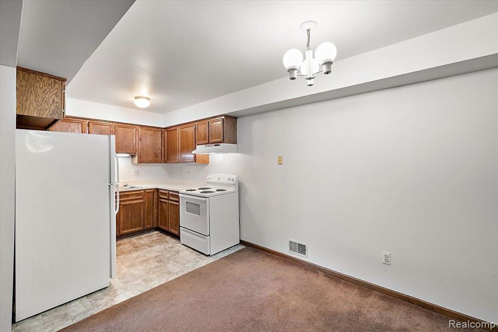 16411 East 10 Mile Road Eastpointe, MI 48021 - Photo 38 of 57