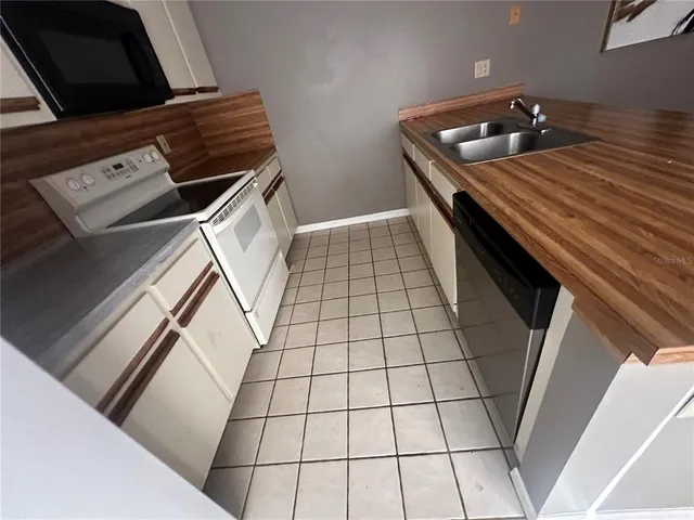 $1,200 | 2936 Tangerine Court, Unit 2936, Leesburg, FL 34748