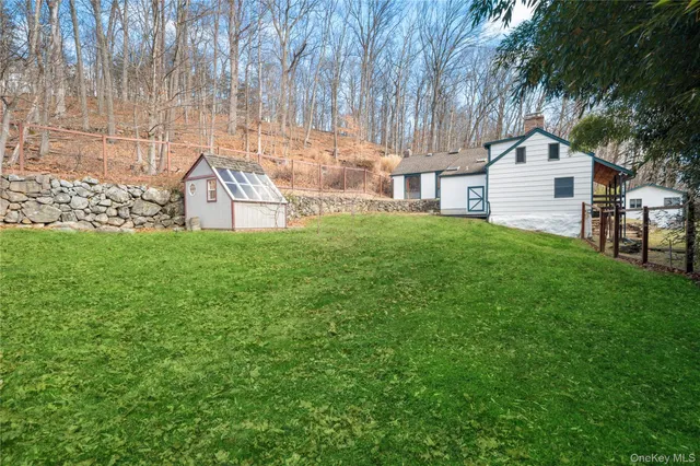 a view of a house with backyard and a tree