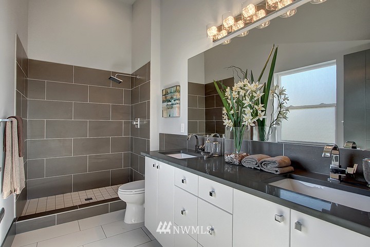 1324 North 100th Street Seattle, WA 98133 - Photo 11 of 20