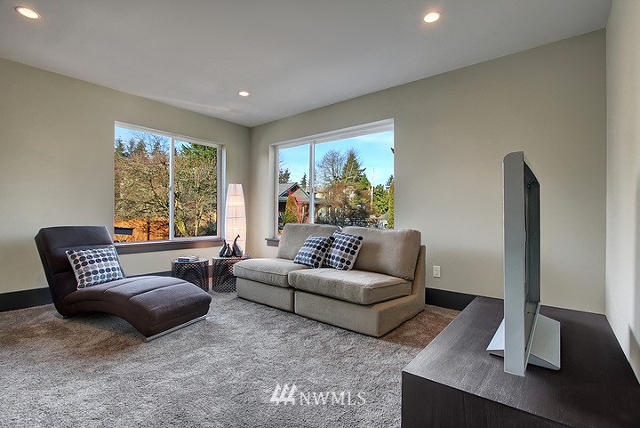 1324 North 100th Street Seattle, WA 98133 - Photo 12 of 20