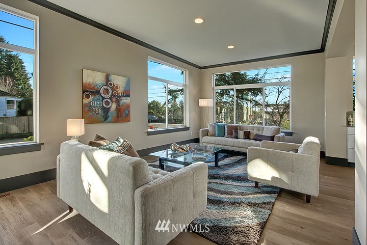 1324 North 100th Street Seattle, WA 98133 - Photo 3 of 20