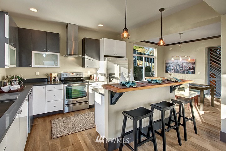 1324 North 100th Street Seattle, WA 98133 - Photo 5 of 20