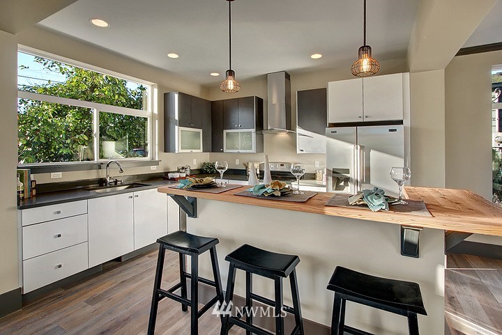 1324 North 100th Street Seattle, WA 98133 - Photo 7 of 20
