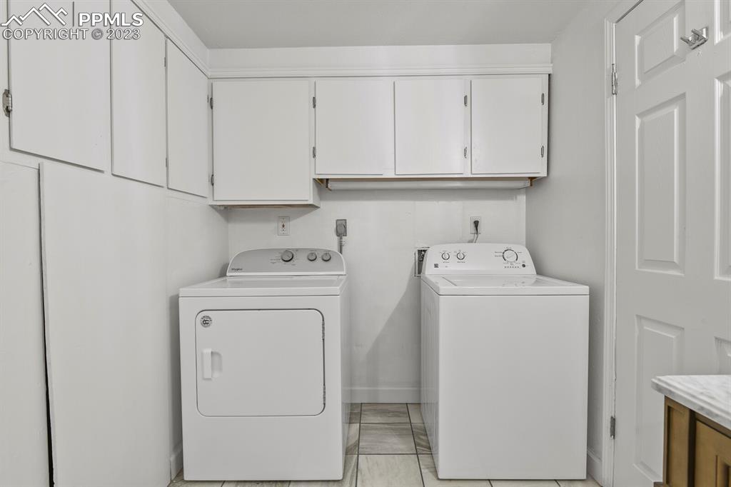 286 Ridge Road Divide, CO 80814 - Photo 8 of 27 a utility room with dryer and washer