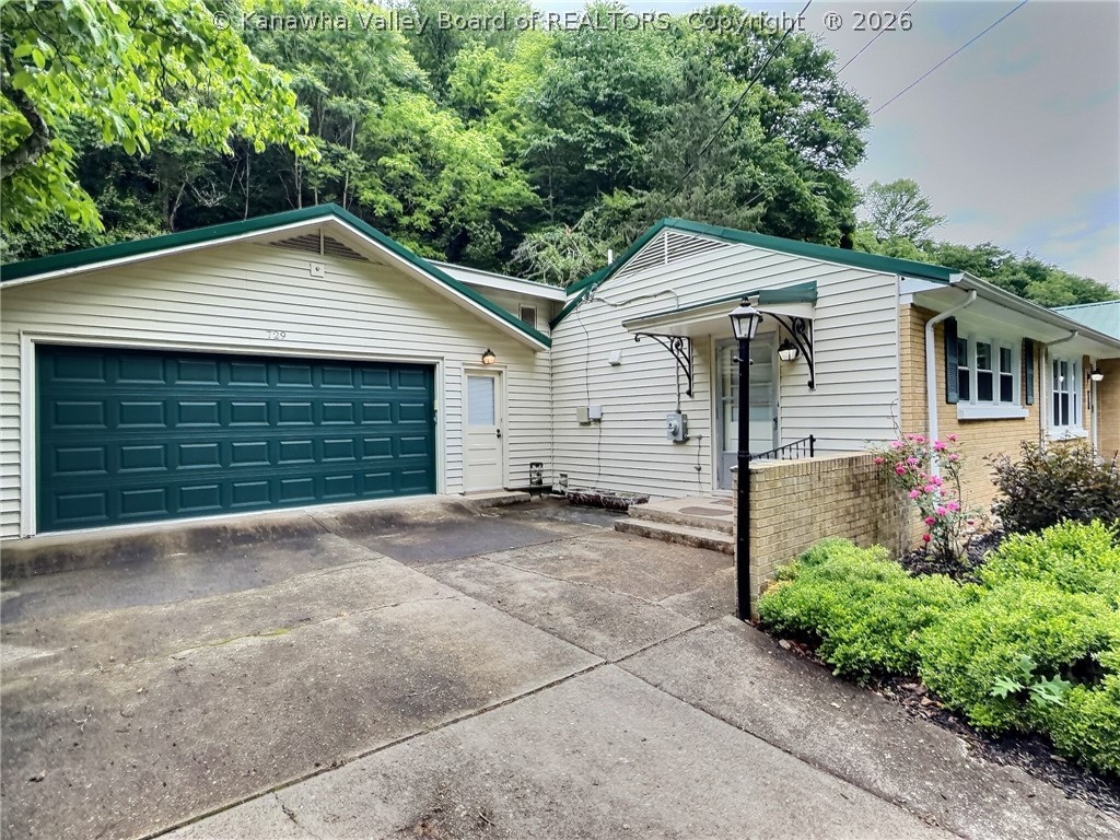 729 Chappell Road Charleston, WV 25304 - Photo 2 of 23 Garage side view left