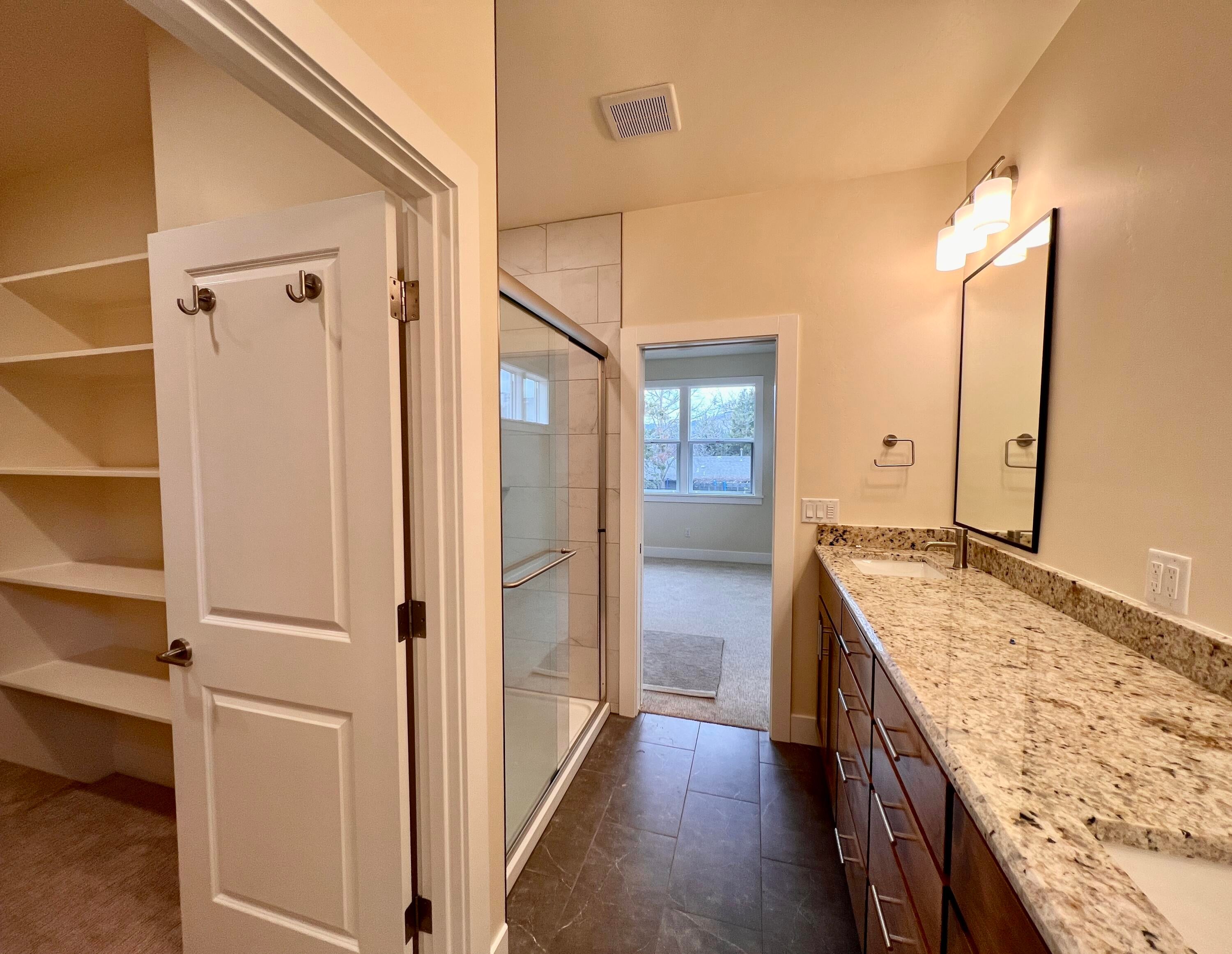 363 Randy Street Ashland, OR 97520 - Photo 14 of 28 Primary Bathroom