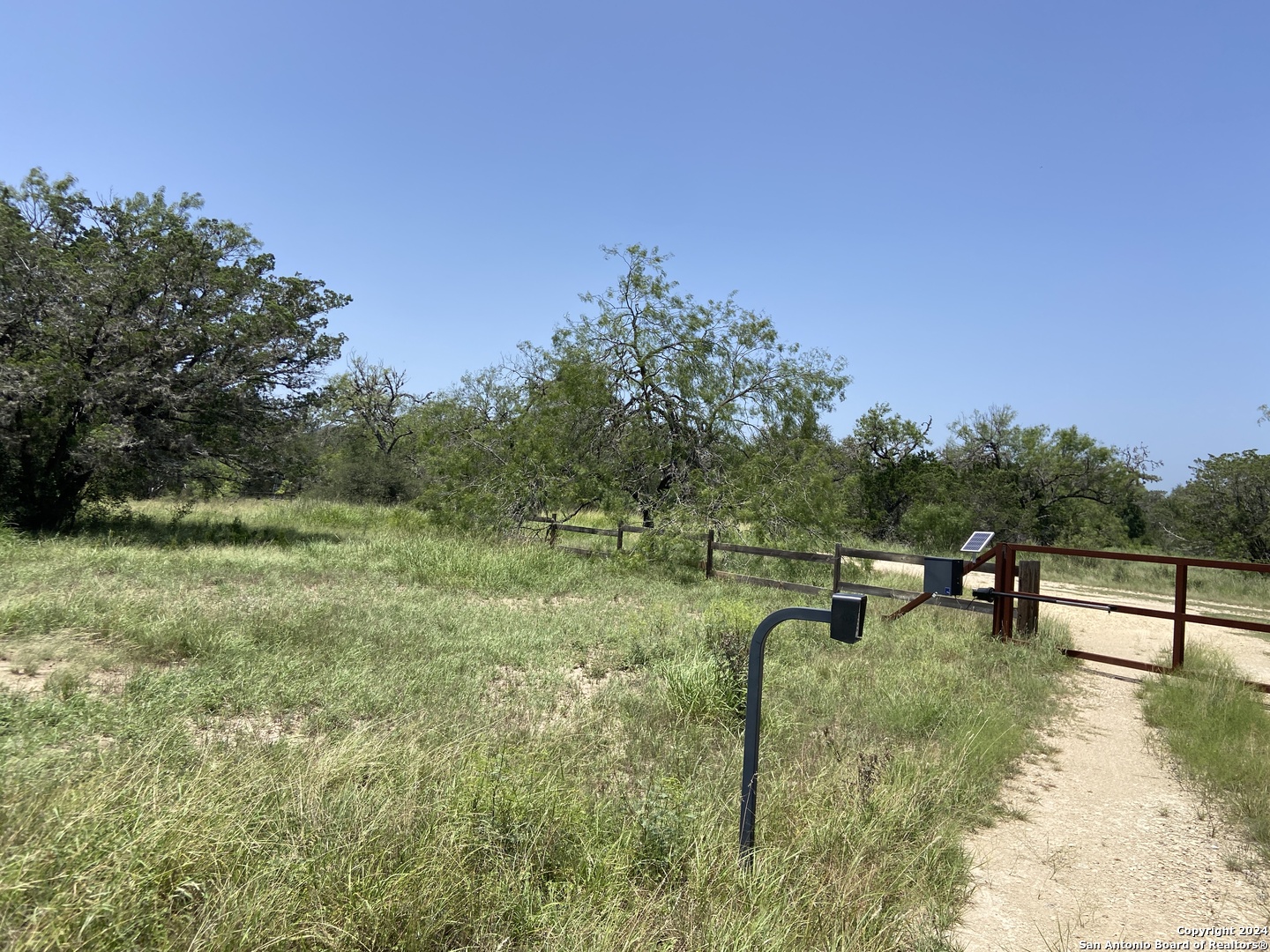 412 Lebouf Road Utopia, TX 78884 - Photo 24 of 42 a view of outdoor space with garden view