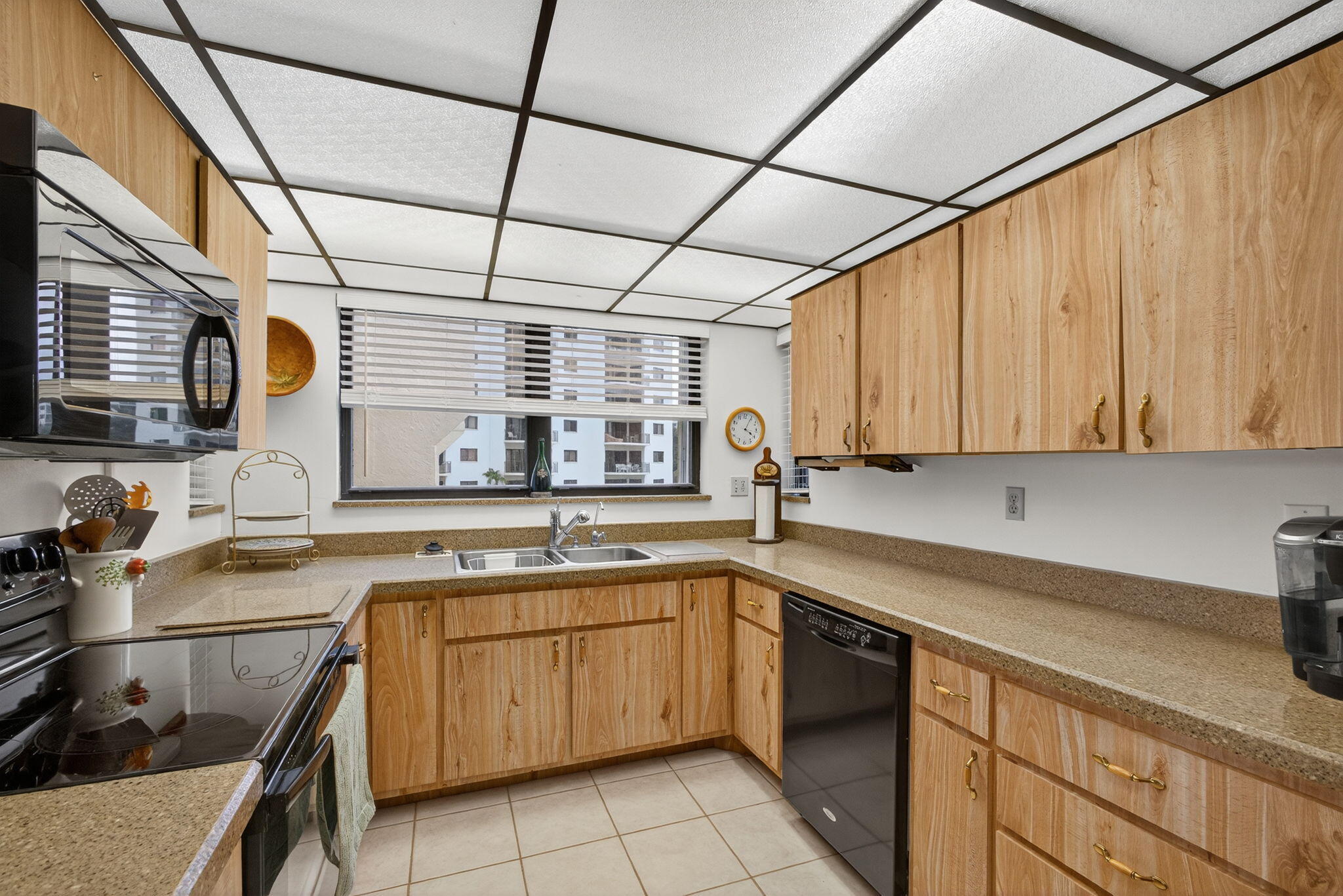 372 Golfview Road, Unit 403 North Palm Beach, FL 33408 - Photo 18 of 79 15-web-or-mls-040_5D1A8382