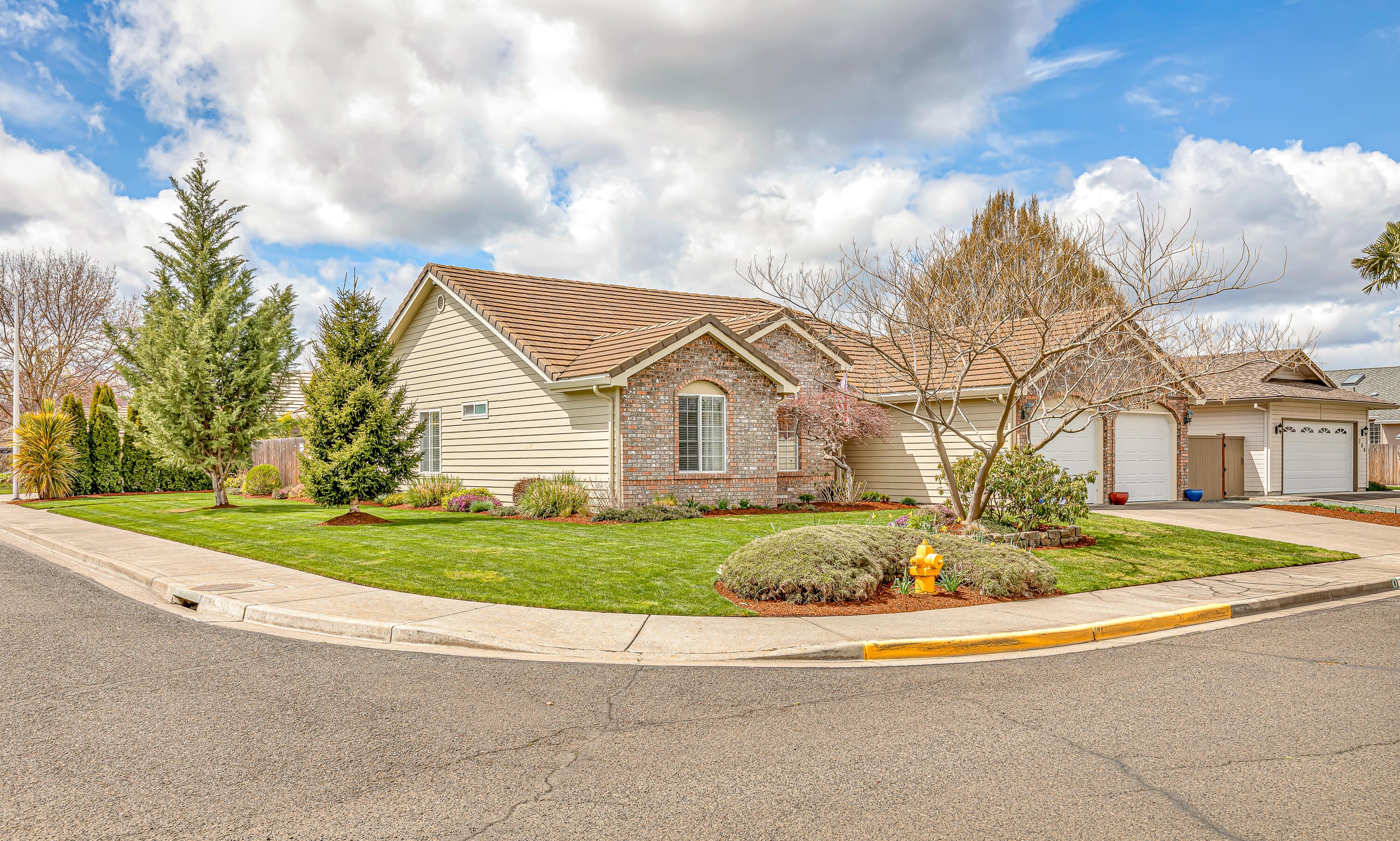 711 Brandon Street Central Point, OR 97502 - Photo 42 of 47 9R9A7775