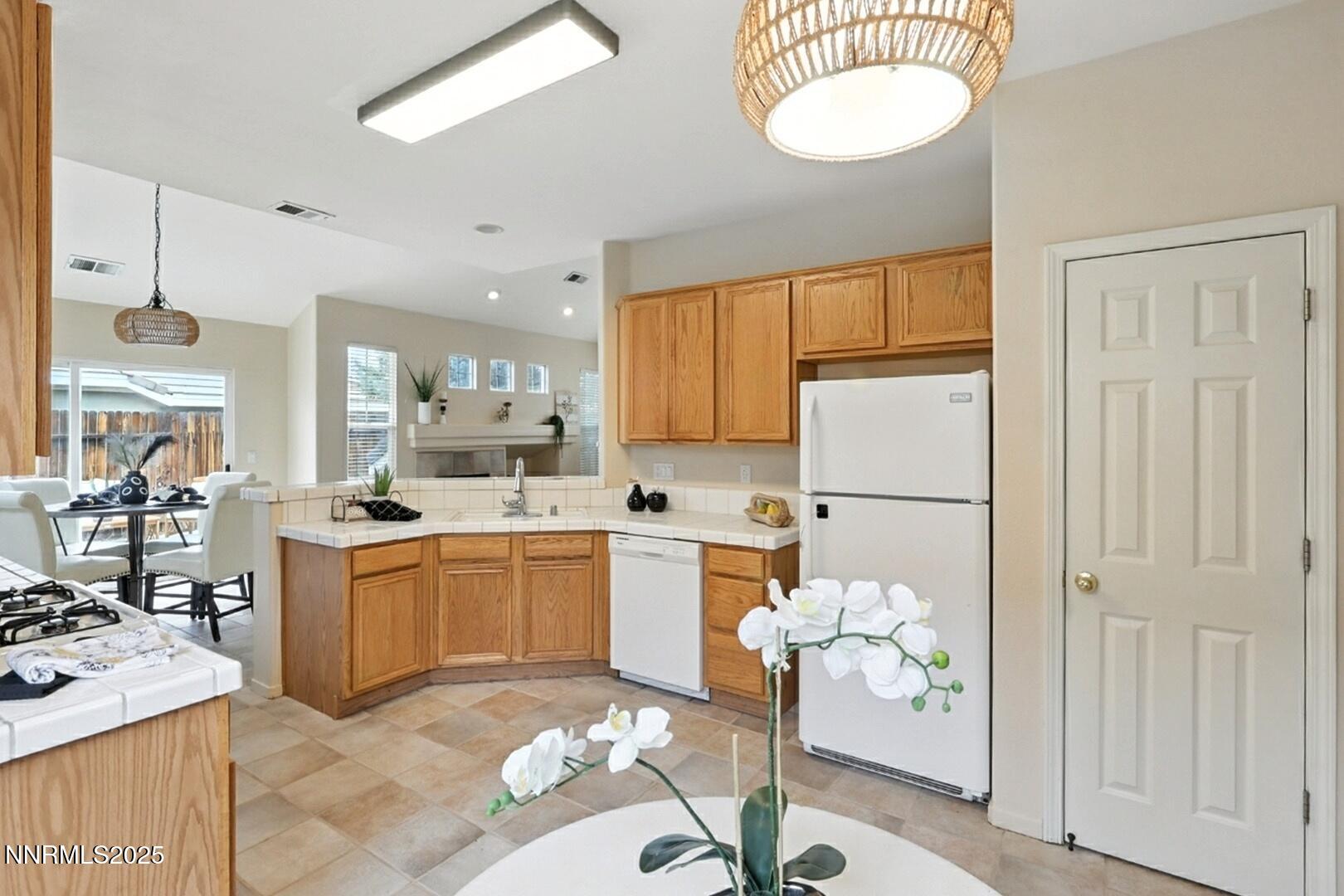 9618 Truckee Meadows Place Reno, NV 89521 - Photo 11 of 36 Dining/Kitchen