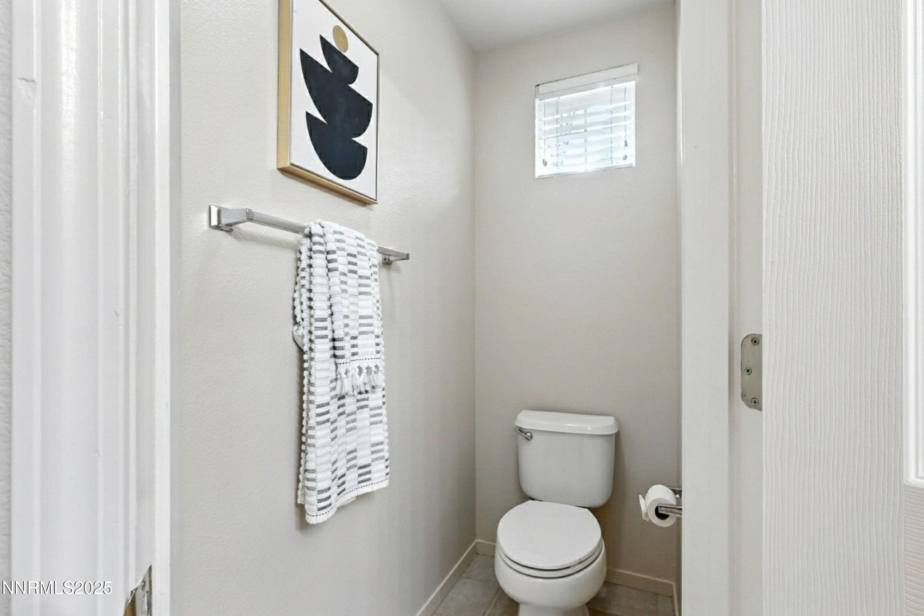 9618 Truckee Meadows Place Reno, NV 89521 - Photo 22 of 36 Main Suite Bathroom