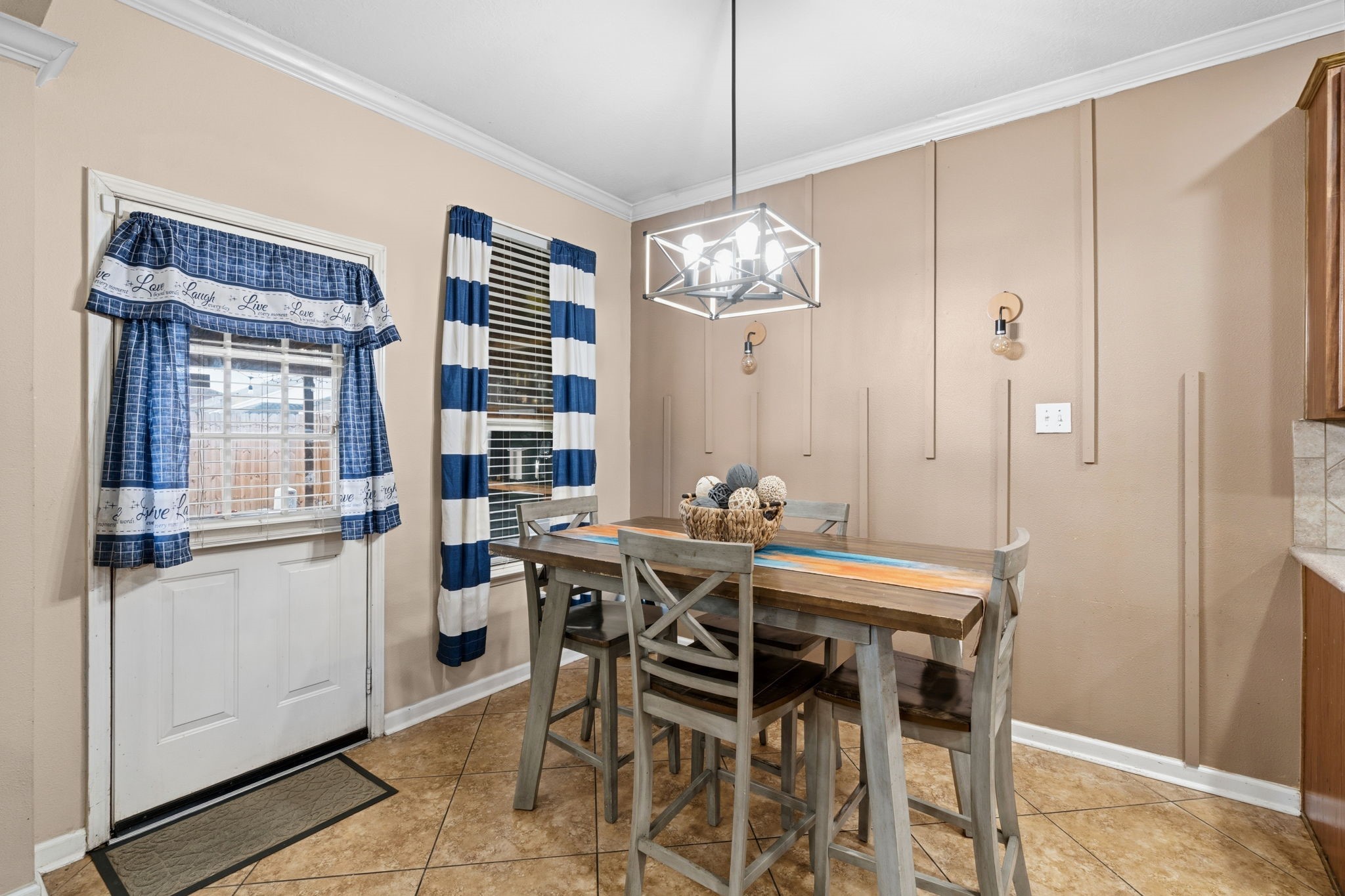 1319 Collier Point Lane Fresno, TX 77545 - Photo 11 of 33 The charming breakfast nook offers the perfect spot for morning coffee while enjoying views of the backyard and natural light streaming through the windows.