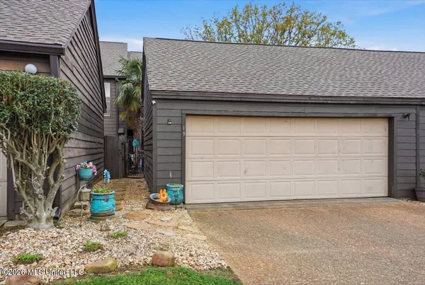 $207,000 | 19 Lake Barnett Drive, Brandon, MS 39047