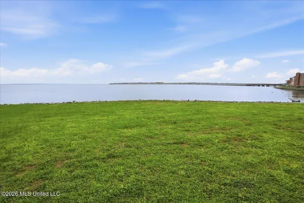 $207,000 | 19 Lake Barnett Drive, Brandon, MS 39047