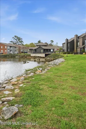 $207,000 | 19 Lake Barnett Drive, Brandon, MS 39047