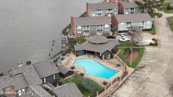 $207,000 | 19 Lake Barnett Drive, Brandon, MS 39047