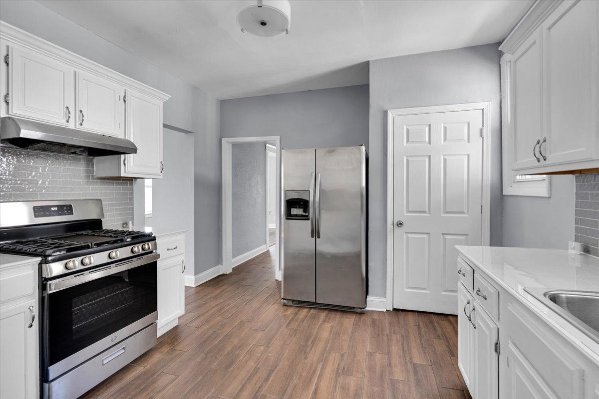 816 18th Street North Chicago, IL 60064 - Photo 11 of 25