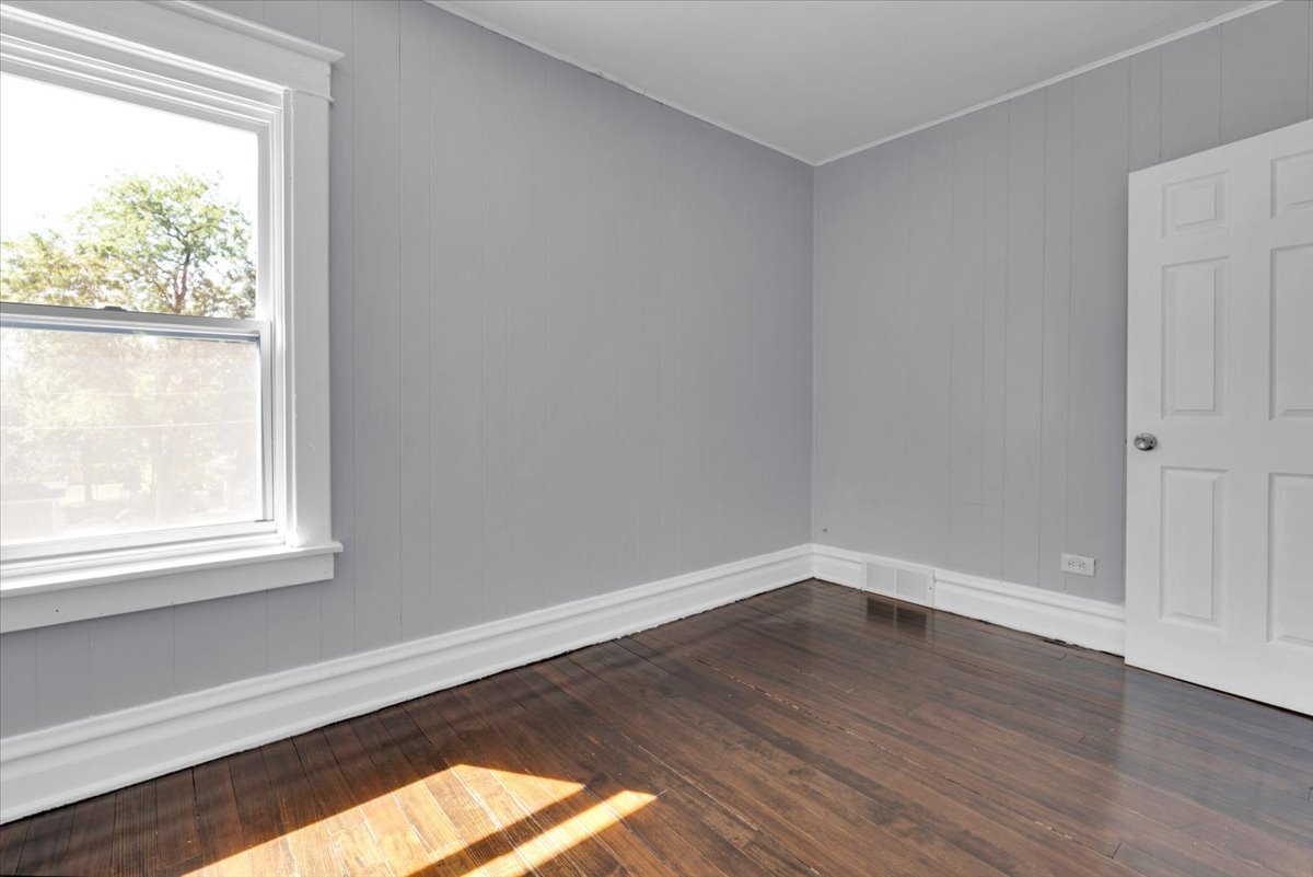 816 18th Street North Chicago, IL 60064 - Photo 17 of 25
