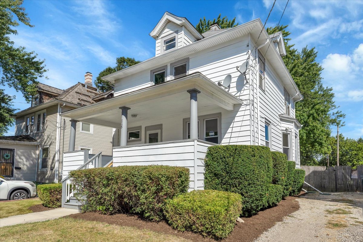 816 18th Street North Chicago, IL 60064 - Photo 2 of 25