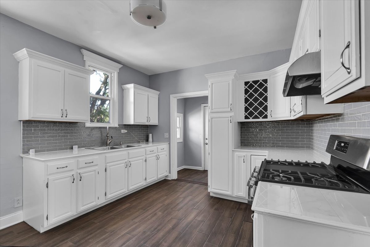 816 18th Street North Chicago, IL 60064 - Photo 10 of 25