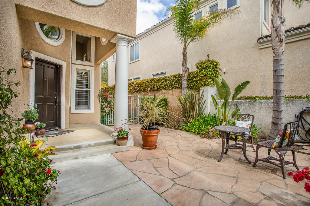 11249 Shadyridge Road Moorpark, CA 93021 - Photo 4 of 48 a view of a chairs and table in a patio