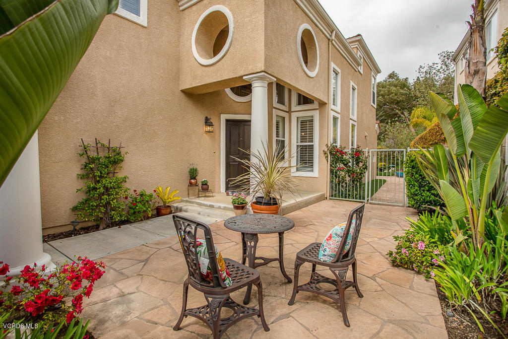 11249 Shadyridge Road Moorpark, CA 93021 - Photo 5 of 48 a view of a chairs and table in the backyard