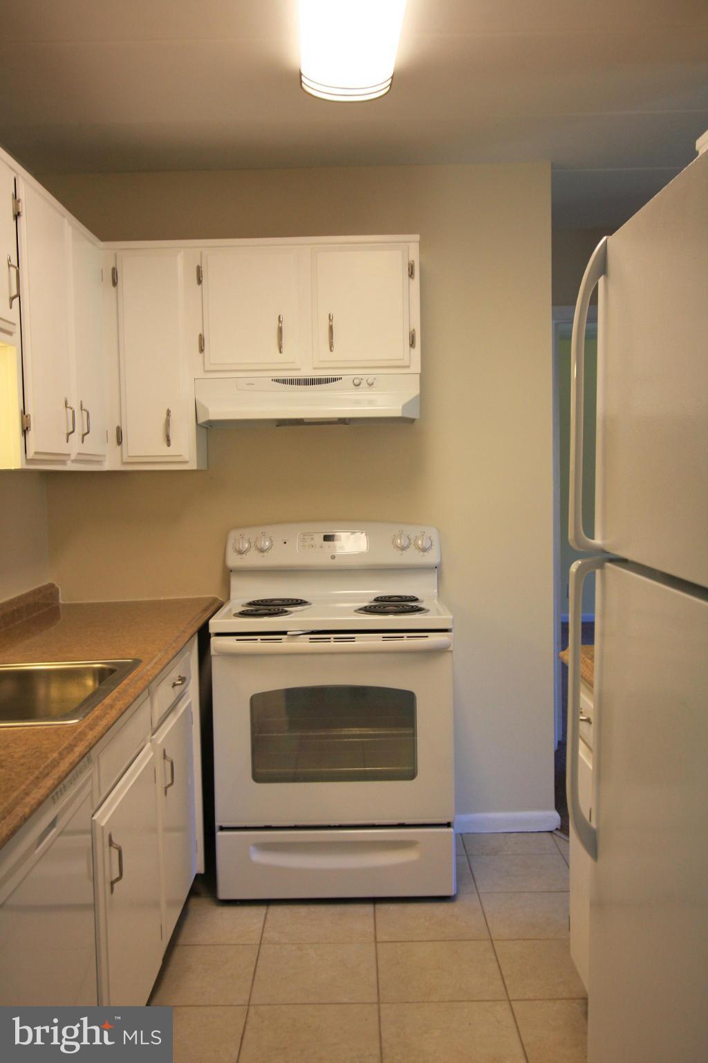 6250 Edsall Road, Unit 304 Alexandria, VA 22312 - Photo 8 of 18 Kitchen