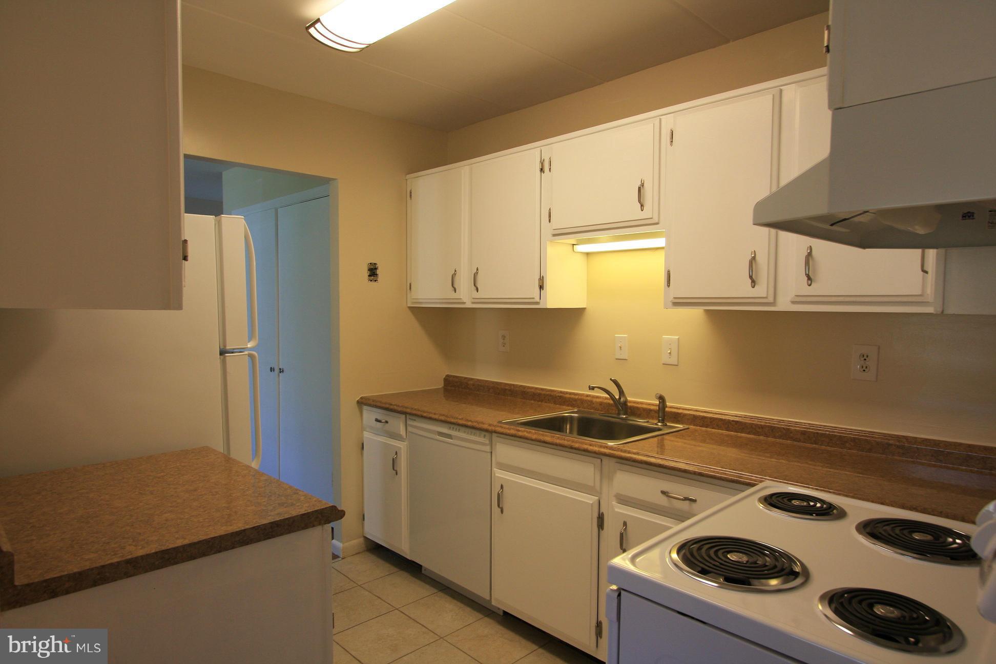 6250 Edsall Road, Unit 304 Alexandria, VA 22312 - Photo 9 of 18 Kitchen