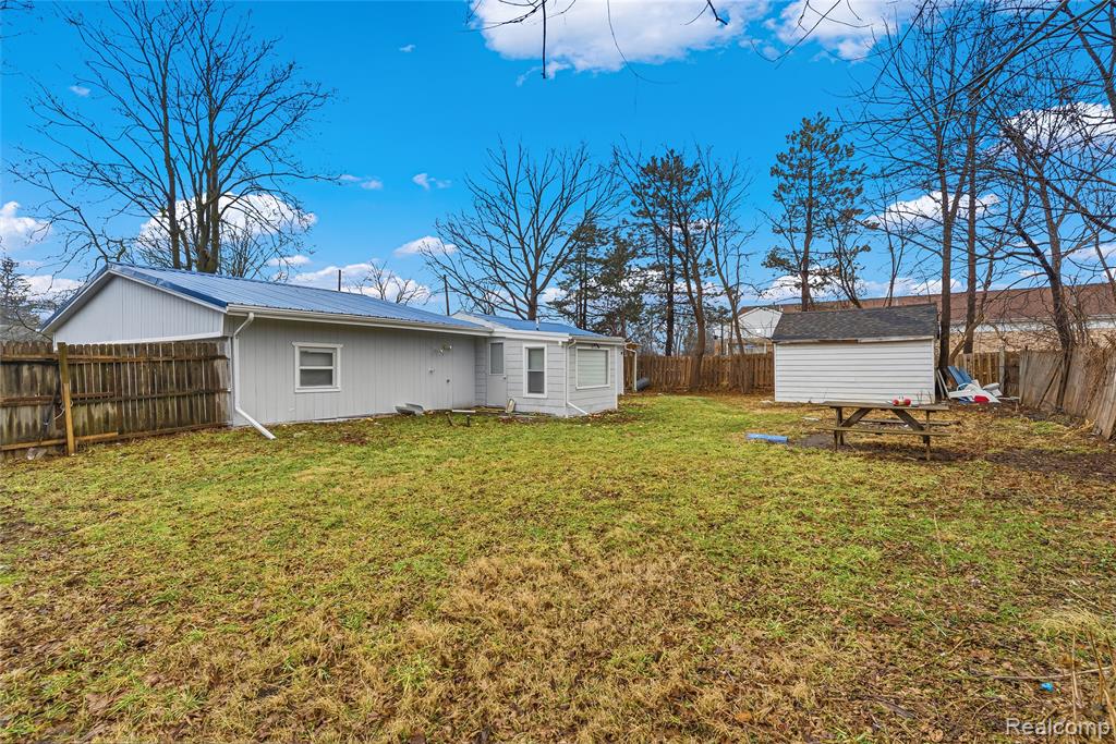 2033 Eberly Road Flint, MI 48532 - Photo 41 of 43 Gallery Image 41