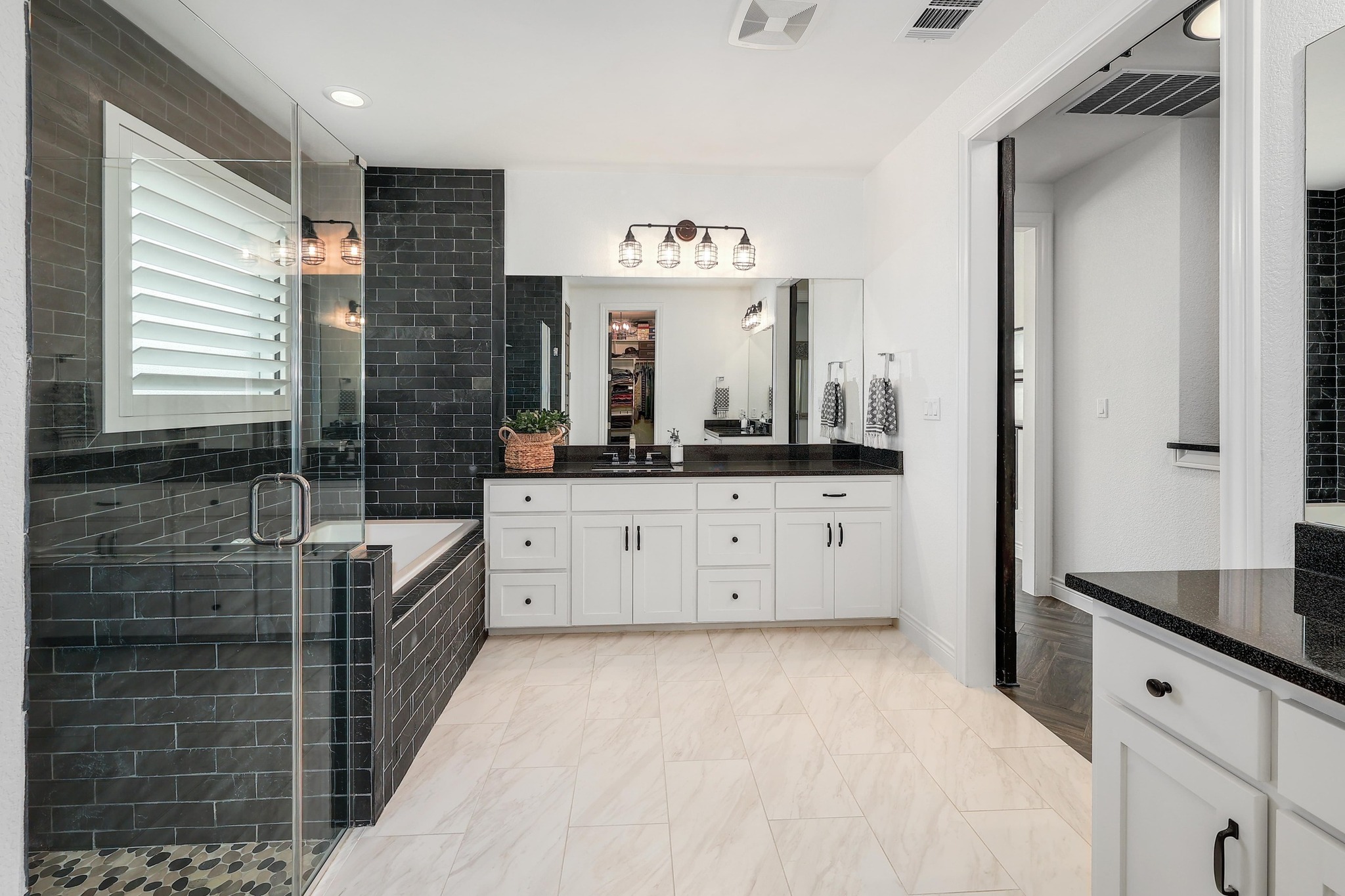105 Graystone Lane Georgetown, TX 78633 - Photo 18 of 32 Primary Bathroom