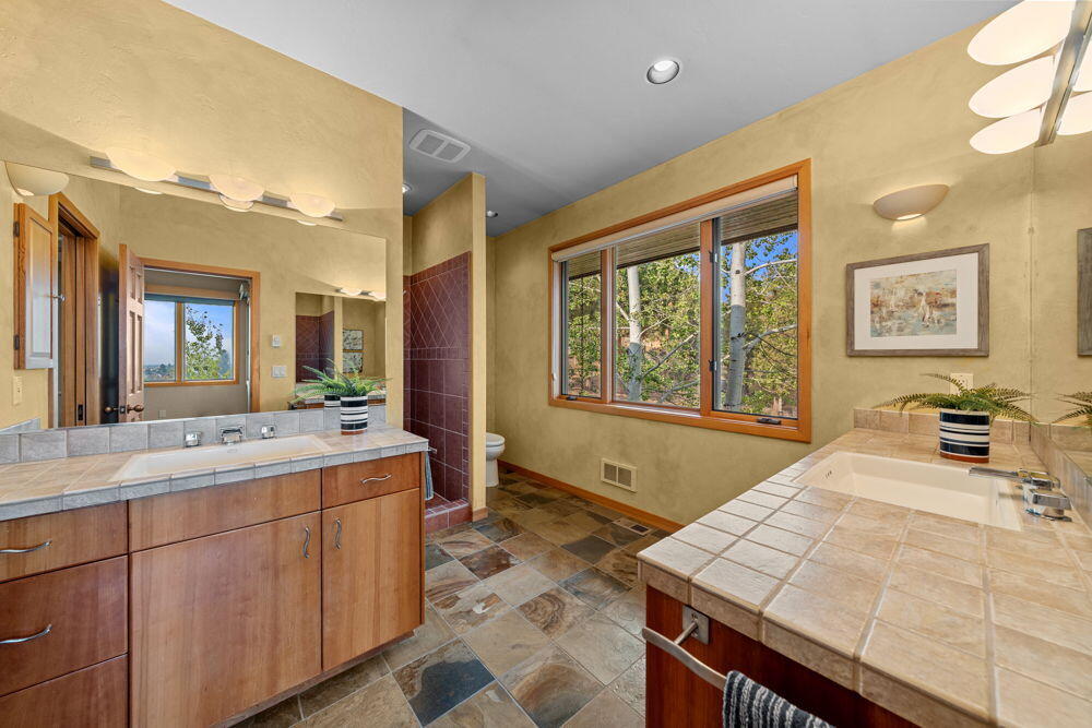 885 Northwest Chelsea Loop Bend, OR 97703 - Photo 41 of 57 84B 28-web-or-mls-Riley_Visuals-28 - Cop