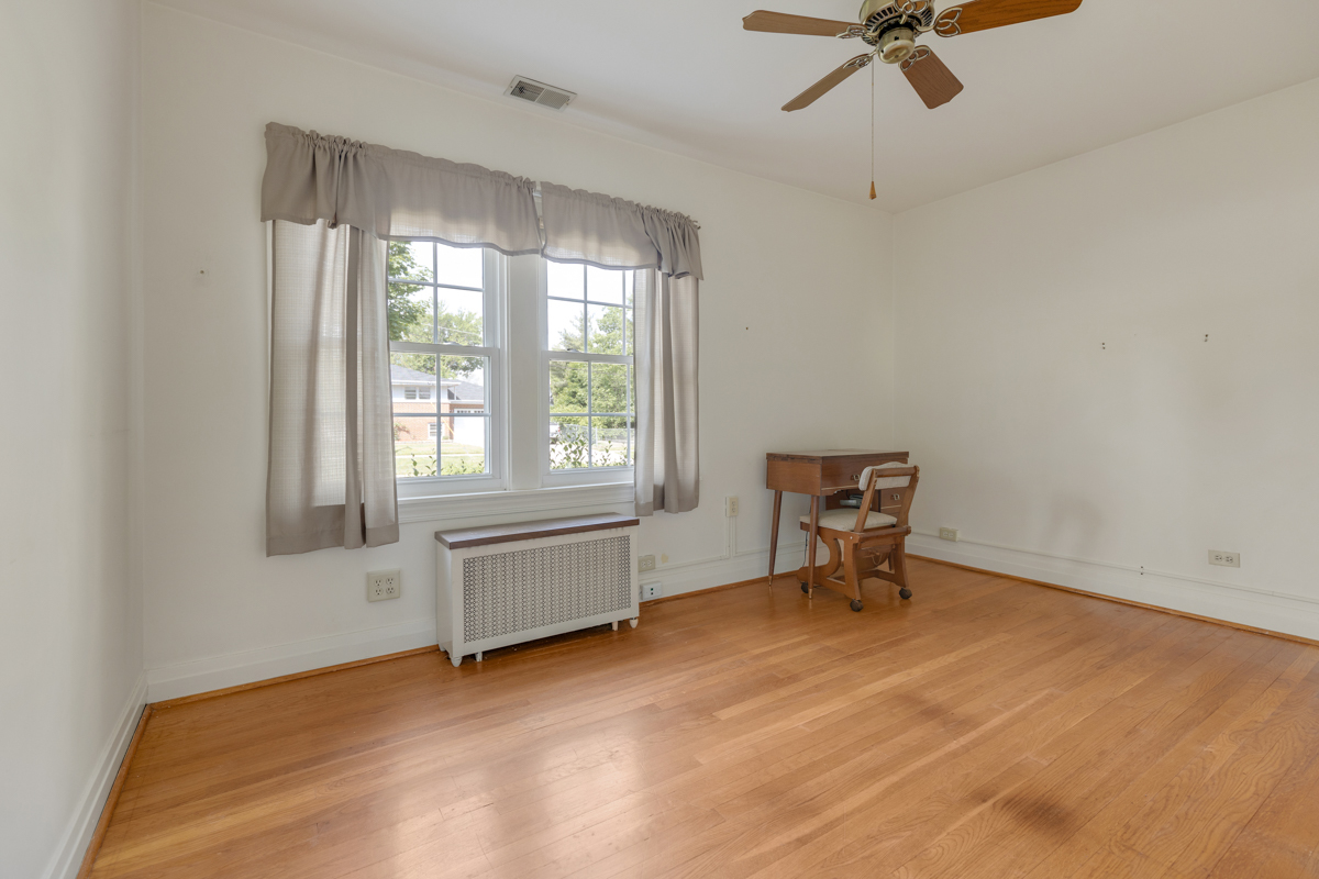 216 Center Avenue Wheeling, IL 60090 - Photo 14 of 25 an empty room with a window and a ceiling fan