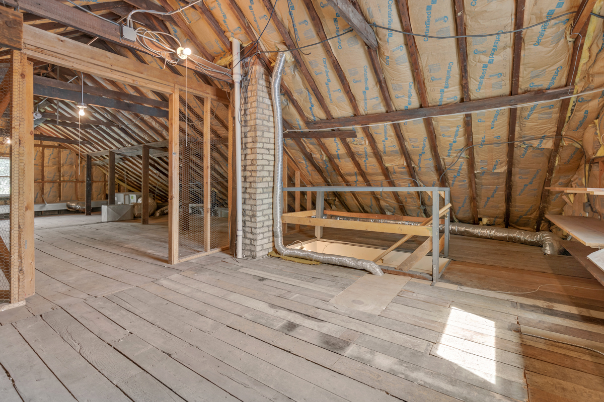 216 Center Avenue Wheeling, IL 60090 - Photo 15 of 25 a view of entryway with wooden floor